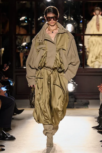 Look 25